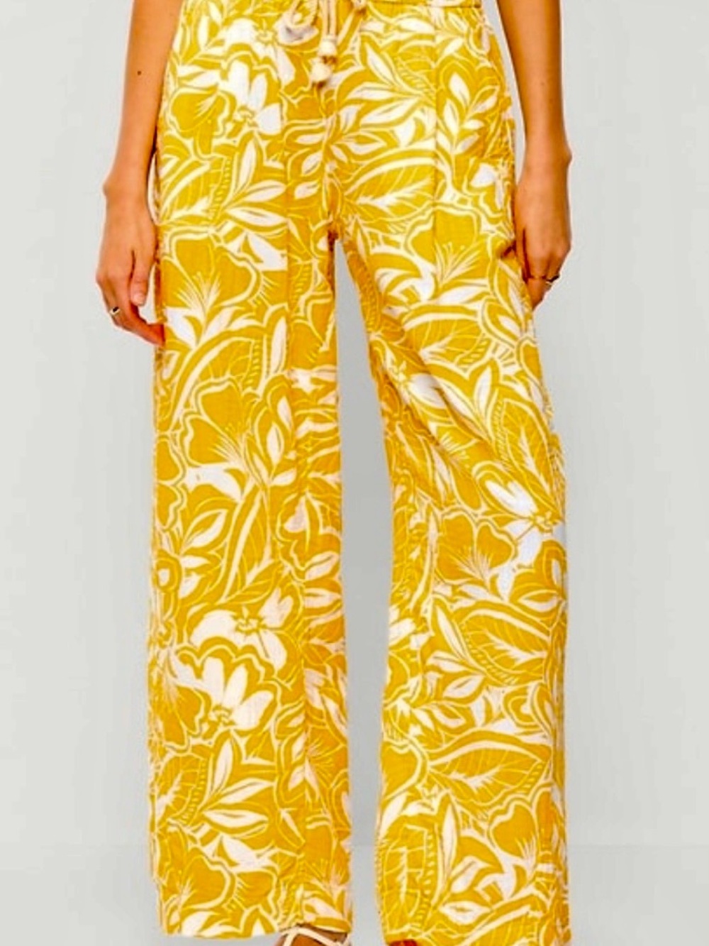 Old Navy High-Waisted Crinkle Gauze Barrel Ankle Pant - Picture 4 of 4